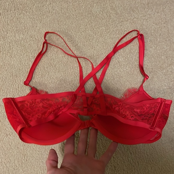 Vs Bombshell red 36B - Picture 4 of 4